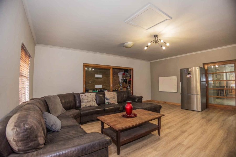 To Let 3 Bedroom Property for Rent in Protea Heights Western Cape